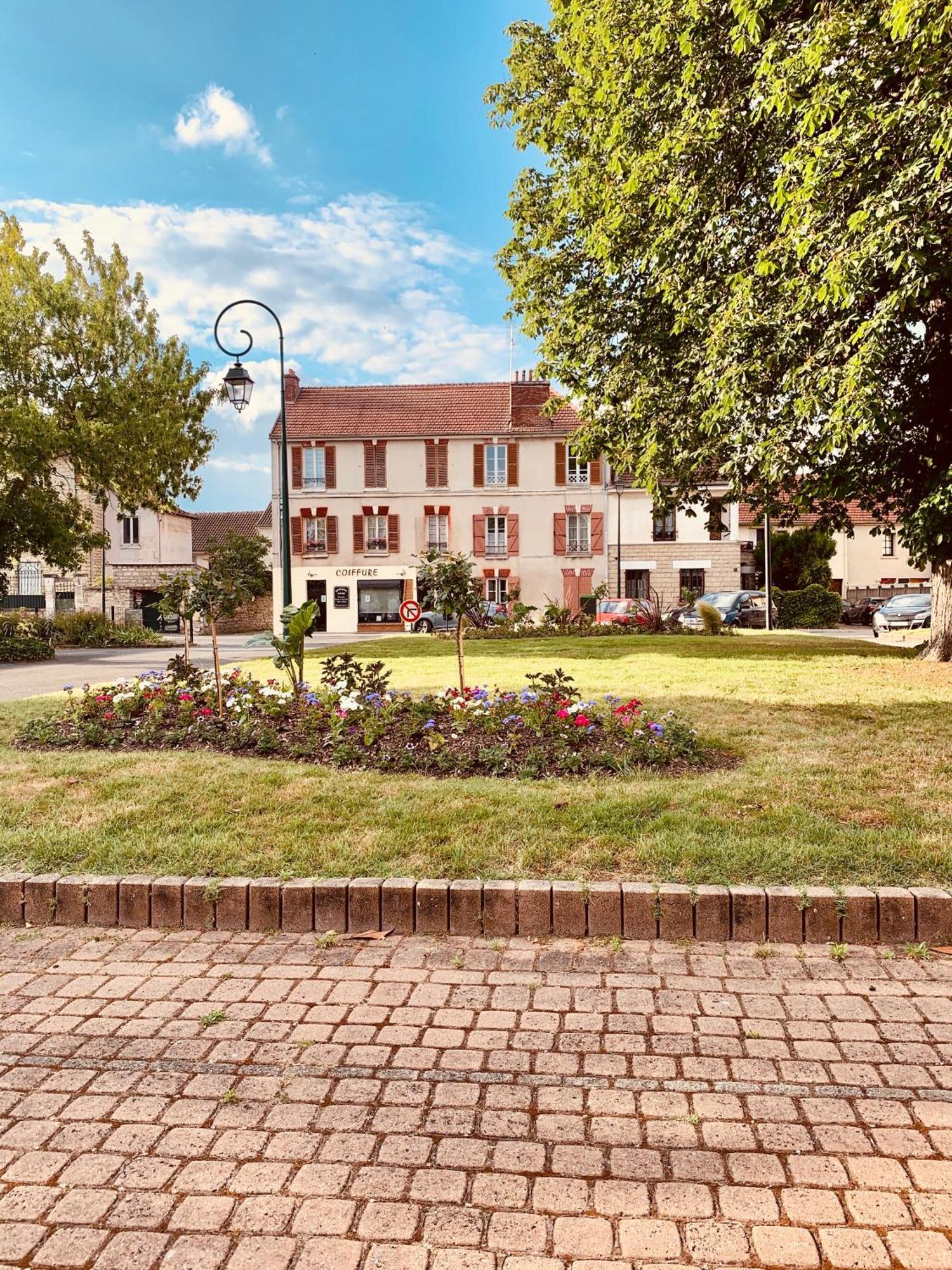 Le Logis Cantilien Lamorlaye-Chantilly Экстерьер фото